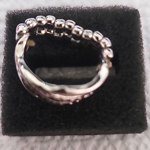 Paparazzi Daintly Dreamy Purple Stretchable Silvertone Ring OSFM - Picture 3 of 4